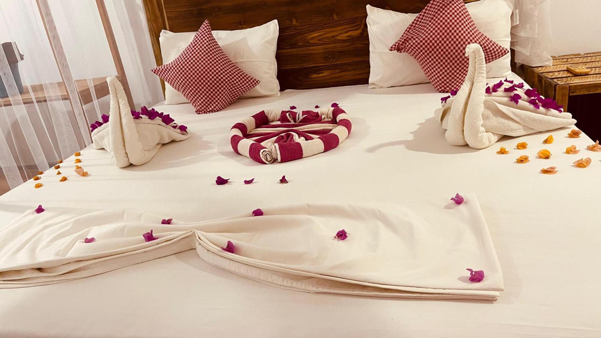 Swiss Kiss Beach Resort Uppuveli Eksteriør bilde