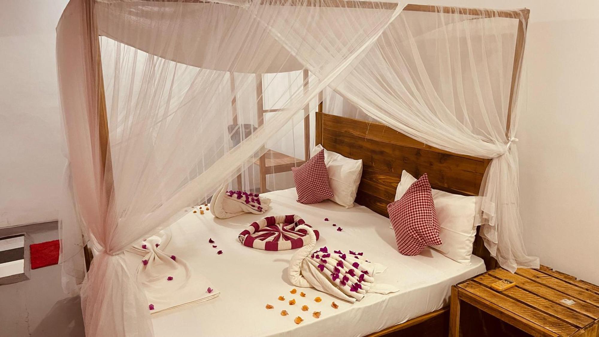 Swiss Kiss Beach Resort Uppuveli Eksteriør bilde