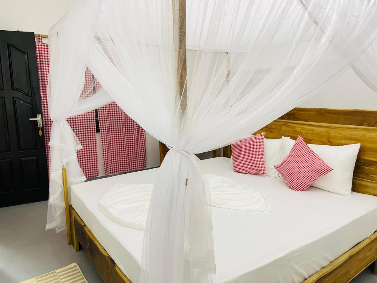 Swiss Kiss Beach Resort Uppuveli Eksteriør bilde